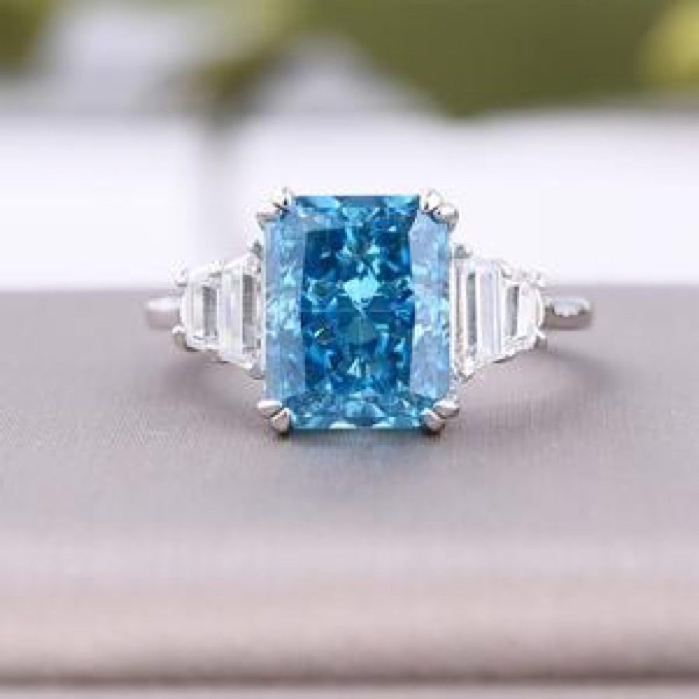 1ct Radiant Aquamarine Ring - Picture 3 of 16